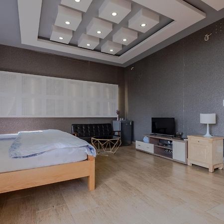Greenwood Villa Saigon Хошимин Екстериор снимка